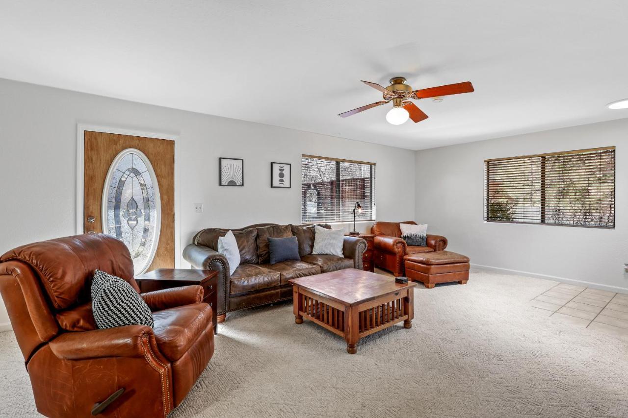 Captivating Continental Country Club Retreat With 4 Bdr And Spacious Deck! Флагстаф Екстериор снимка